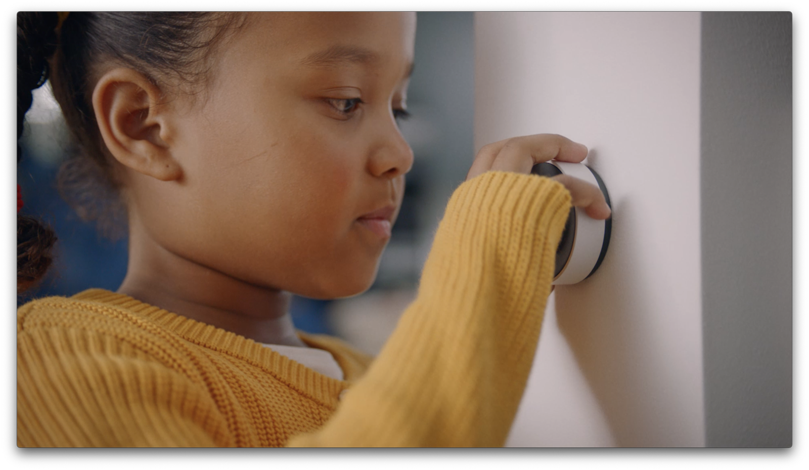 Girl using Flic Twist